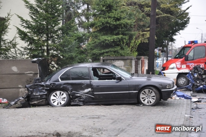 Zdjęcie w galerii na portalu naszraciborz.pl: Tragiczne w skutkach zderzenie fiata uno i BMW na Starowiejskiej FOTO wiadomości z regionu