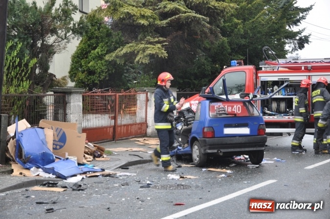 Zdjęcie w galerii na portalu naszraciborz.pl: Tragiczne w skutkach zderzenie fiata uno i BMW na Starowiejskiej FOTO wiadomości z regionu