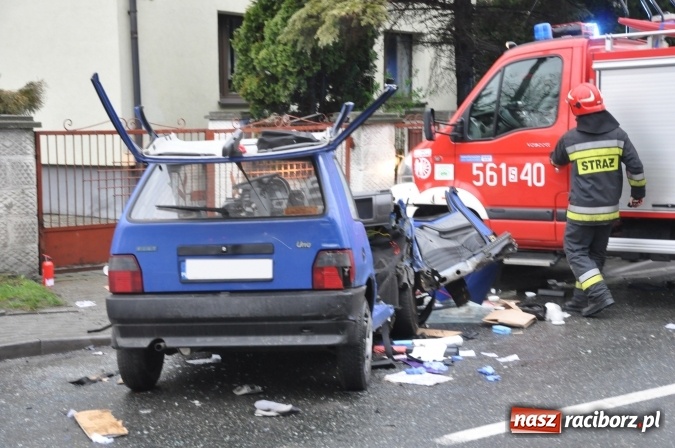 Zdjęcie w galerii na portalu naszraciborz.pl: Tragiczne w skutkach zderzenie fiata uno i BMW na Starowiejskiej FOTO wiadomości z regionu