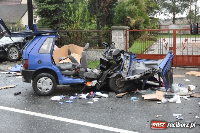 Zdjęcie w galerii na portalu naszraciborz.pl: Tragiczne w skutkach zderzenie fiata uno i BMW na Starowiejskiej FOTO wiadomości z regionu