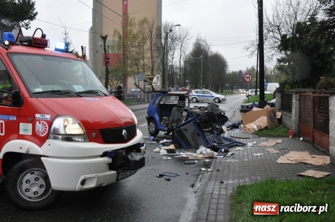Zdjęcie w galerii na portalu naszraciborz.pl: Tragiczne w skutkach zderzenie fiata uno i BMW na Starowiejskiej FOTO wiadomości z regionu