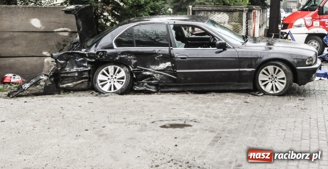 Zdjęcie w galerii na portalu naszraciborz.pl: Tragiczne w skutkach zderzenie fiata uno i BMW na Starowiejskiej FOTO wiadomości z regionu