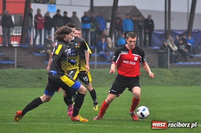 Zdjęcie w galerii na portalu naszraciborz.pl: Gol w ostatniej minucie na wagę zwycięstwa wiadomości z regionu