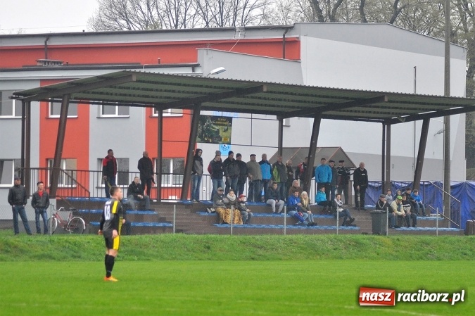 Zdjęcie w galerii na portalu naszraciborz.pl: Gol w ostatniej minucie na wagę zwycięstwa wiadomości z regionu