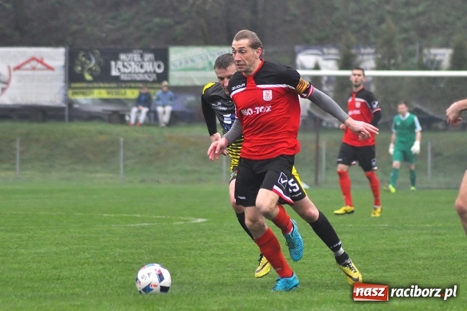Zdjęcie w galerii na portalu naszraciborz.pl: Gol w ostatniej minucie na wagę zwycięstwa wiadomości z regionu