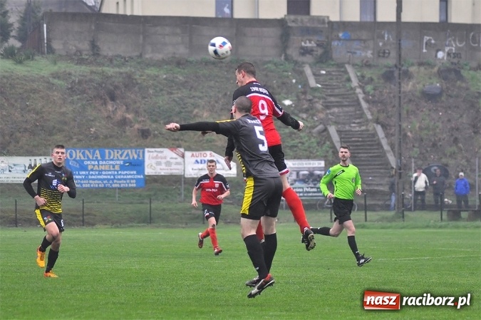 Zdjęcie w galerii na portalu naszraciborz.pl: Gol w ostatniej minucie na wagę zwycięstwa wiadomości z regionu