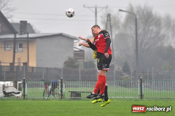 Zdjęcie w galerii na portalu naszraciborz.pl: Gol w ostatniej minucie na wagę zwycięstwa wiadomości z regionu