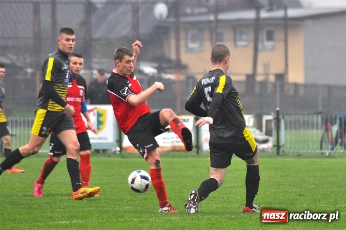 Zdjęcie w galerii na portalu naszraciborz.pl: Gol w ostatniej minucie na wagę zwycięstwa wiadomości z regionu