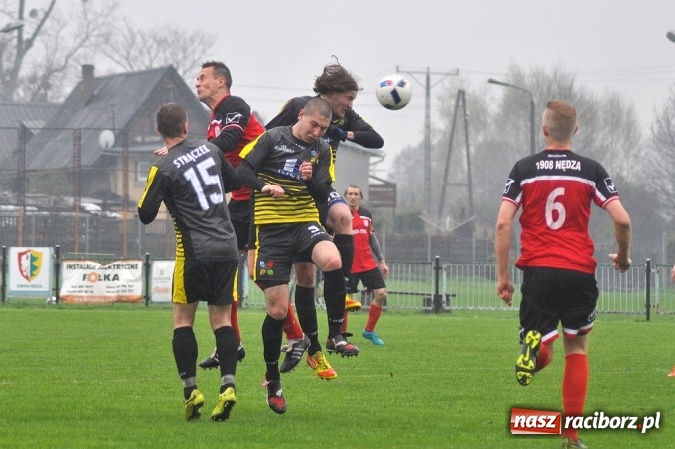 Zdjęcie w galerii na portalu naszraciborz.pl: Gol w ostatniej minucie na wagę zwycięstwa wiadomości z regionu