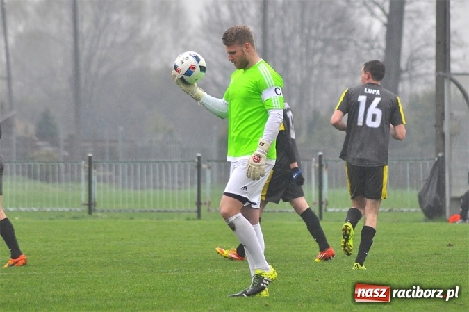 Zdjęcie w galerii na portalu naszraciborz.pl: Gol w ostatniej minucie na wagę zwycięstwa wiadomości z regionu