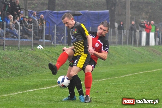 Zdjęcie w galerii na portalu naszraciborz.pl: Gol w ostatniej minucie na wagę zwycięstwa wiadomości z regionu