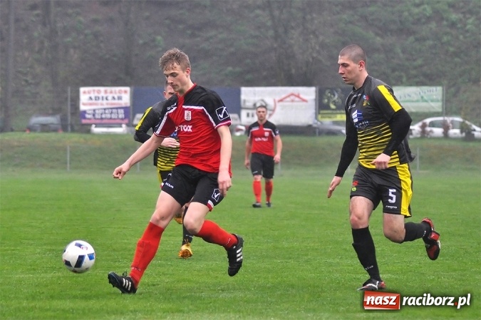 Zdjęcie w galerii na portalu naszraciborz.pl: Gol w ostatniej minucie na wagę zwycięstwa wiadomości z regionu