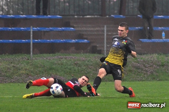 Zdjęcie w galerii na portalu naszraciborz.pl: Gol w ostatniej minucie na wagę zwycięstwa wiadomości z regionu