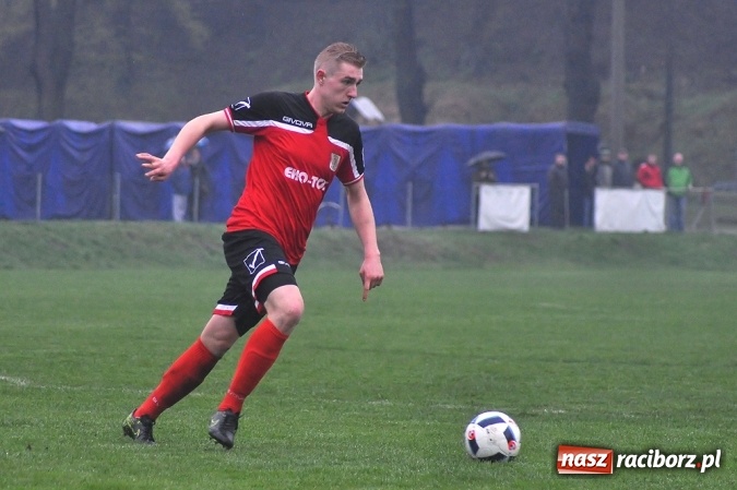 Zdjęcie w galerii na portalu naszraciborz.pl: Gol w ostatniej minucie na wagę zwycięstwa wiadomości z regionu