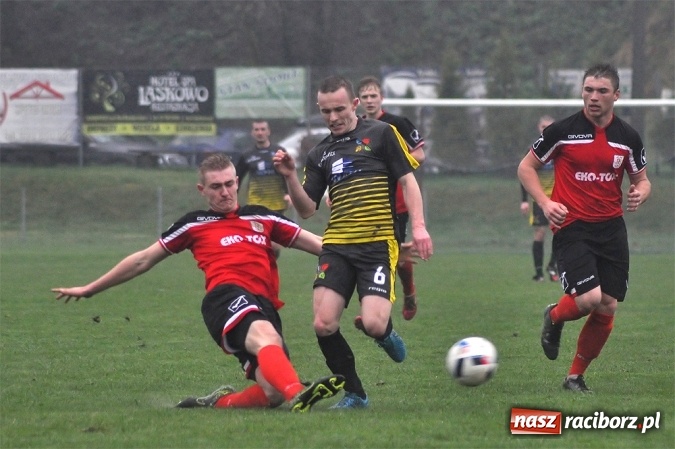 Zdjęcie w galerii na portalu naszraciborz.pl: Gol w ostatniej minucie na wagę zwycięstwa wiadomości z regionu