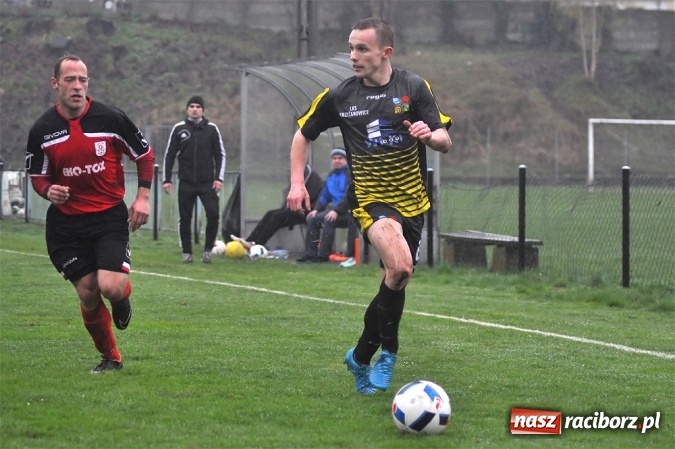 Zdjęcie w galerii na portalu naszraciborz.pl: Gol w ostatniej minucie na wagę zwycięstwa wiadomości z regionu