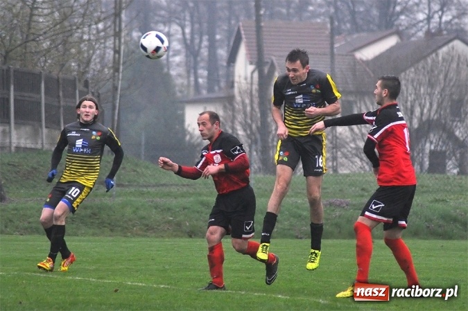 Zdjęcie w galerii na portalu naszraciborz.pl: Gol w ostatniej minucie na wagę zwycięstwa wiadomości z regionu