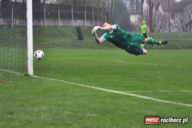Zdjęcie w galerii na portalu naszraciborz.pl: Gol w ostatniej minucie na wagę zwycięstwa wiadomości z regionu