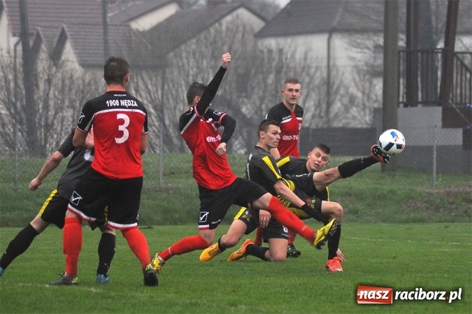Zdjęcie w galerii na portalu naszraciborz.pl: Gol w ostatniej minucie na wagę zwycięstwa wiadomości z regionu