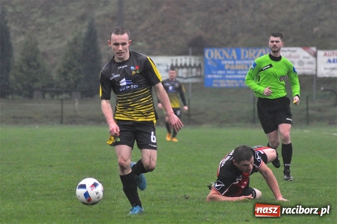 Zdjęcie w galerii na portalu naszraciborz.pl: Gol w ostatniej minucie na wagę zwycięstwa wiadomości z regionu
