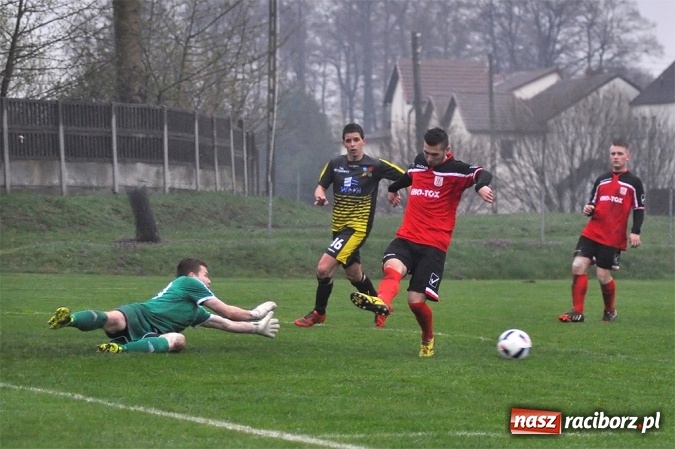 Zdjęcie w galerii na portalu naszraciborz.pl: Gol w ostatniej minucie na wagę zwycięstwa wiadomości z regionu