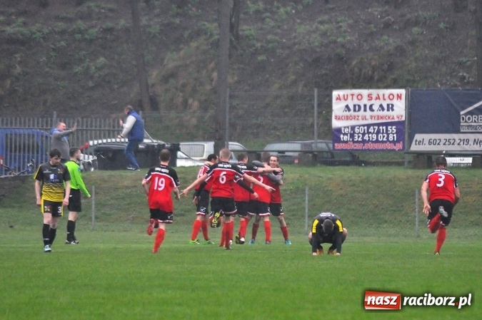 Zdjęcie w galerii na portalu naszraciborz.pl: Gol w ostatniej minucie na wagę zwycięstwa wiadomości z regionu