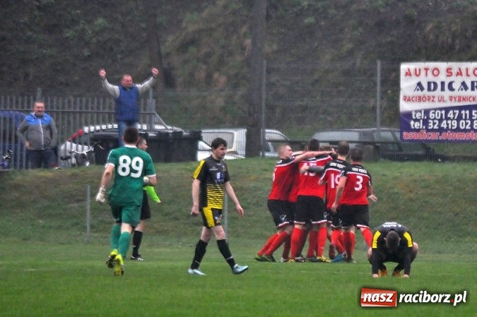 Zdjęcie w galerii na portalu naszraciborz.pl: Gol w ostatniej minucie na wagę zwycięstwa wiadomości z regionu
