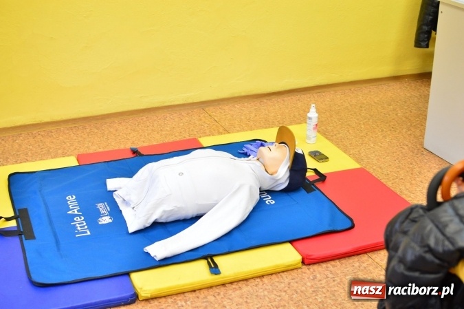 Zdjęcie w galerii na portalu naszraciborz.pl: Tańce, walki i gry, czyli Dzień Otwarty w G5 wiadomości z regionu