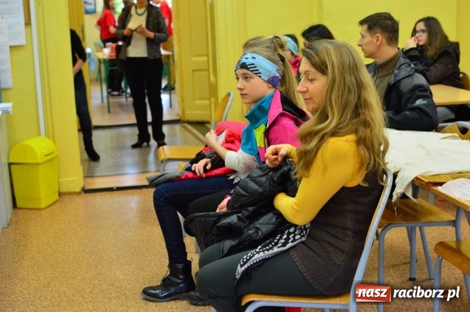 Zdjęcie w galerii na portalu naszraciborz.pl: Tańce, walki i gry, czyli Dzień Otwarty w G5 wiadomości z regionu
