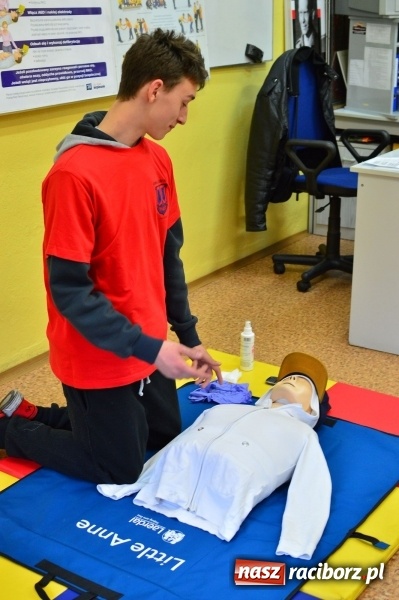 Zdjęcie w galerii na portalu naszraciborz.pl: Tańce, walki i gry, czyli Dzień Otwarty w G5 wiadomości z regionu