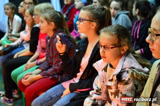 Zdjęcie w galerii na portalu naszraciborz.pl: Tańce, walki i gry, czyli Dzień Otwarty w G5 wiadomości z regionu