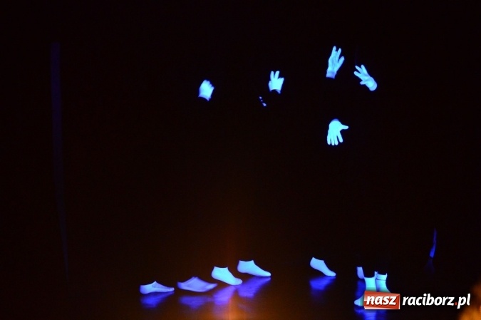 Zdjęcie w galerii na portalu naszraciborz.pl: Tańce, walki i gry, czyli Dzień Otwarty w G5 wiadomości z regionu