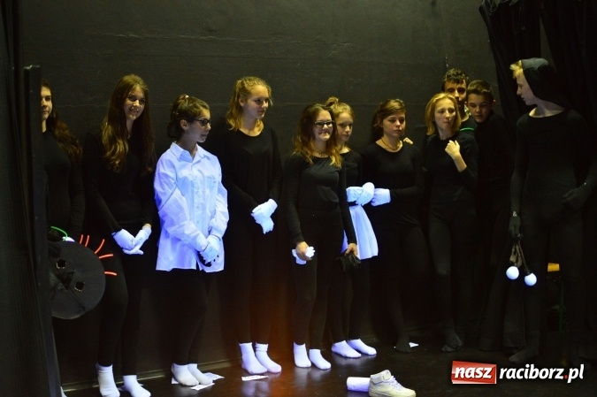 Zdjęcie w galerii na portalu naszraciborz.pl: Tańce, walki i gry, czyli Dzień Otwarty w G5 wiadomości z regionu