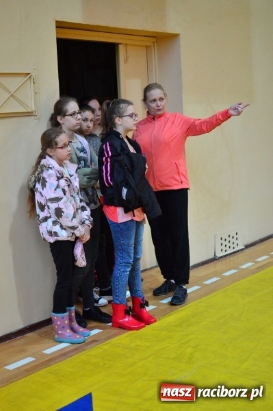 Zdjęcie w galerii na portalu naszraciborz.pl: Tańce, walki i gry, czyli Dzień Otwarty w G5 wiadomości z regionu