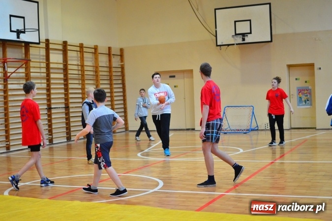 Zdjęcie w galerii na portalu naszraciborz.pl: Tańce, walki i gry, czyli Dzień Otwarty w G5 wiadomości z regionu