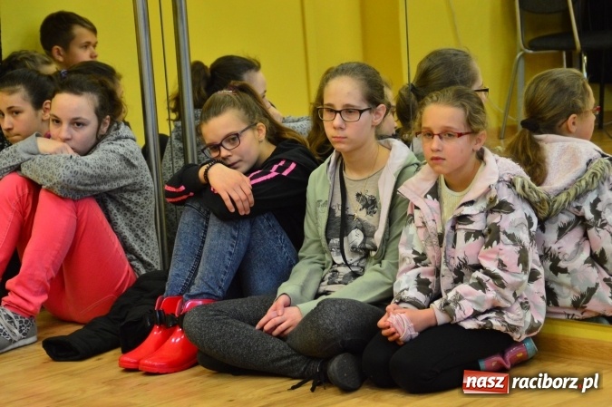 Zdjęcie w galerii na portalu naszraciborz.pl: Tańce, walki i gry, czyli Dzień Otwarty w G5 wiadomości z regionu