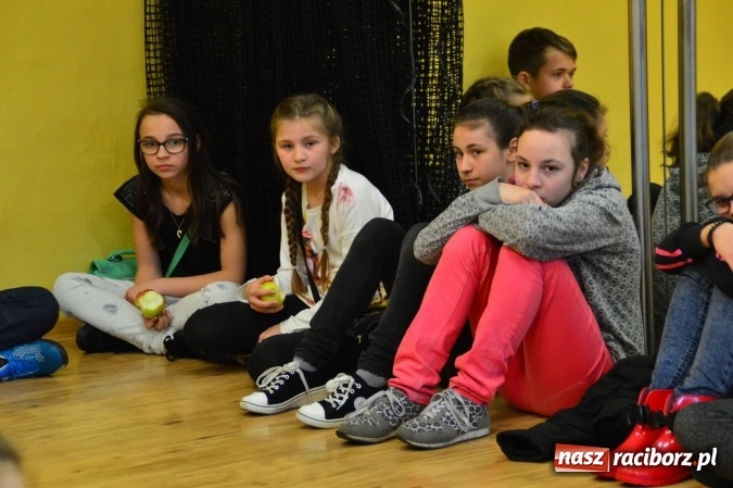 Zdjęcie w galerii na portalu naszraciborz.pl: Tańce, walki i gry, czyli Dzień Otwarty w G5 wiadomości z regionu