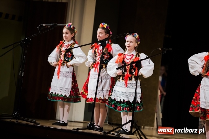 Zdjęcie w galerii na portalu naszraciborz.pl: Źródło tańcuje dla chorego Michałka wiadomości z regionu
