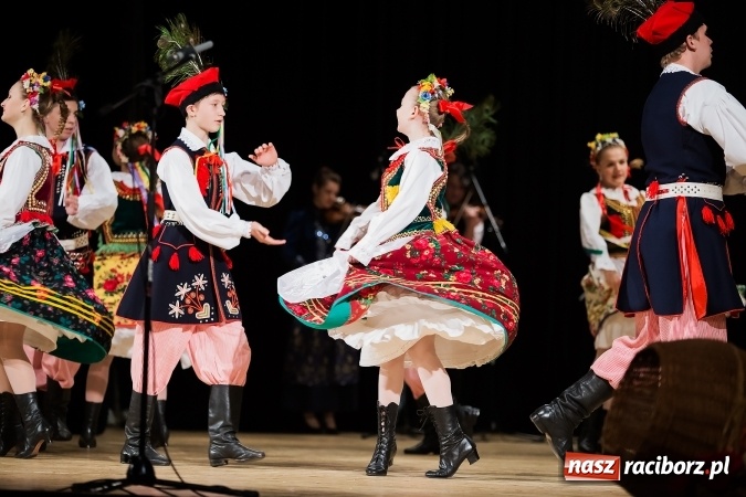 Zdjęcie w galerii na portalu naszraciborz.pl: Źródło tańcuje dla chorego Michałka wiadomości z regionu