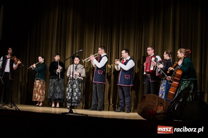 Zdjęcie w galerii na portalu naszraciborz.pl: Źródło tańcuje dla chorego Michałka wiadomości z regionu