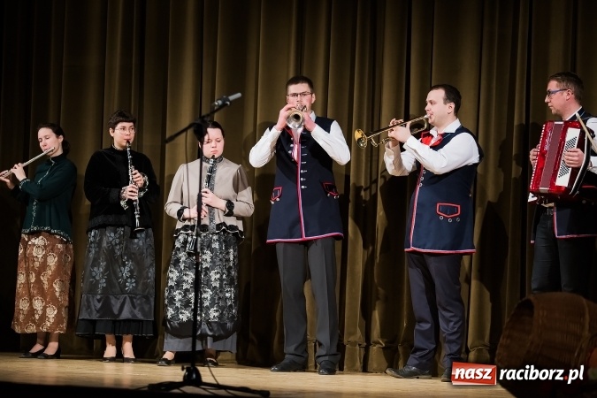 Zdjęcie w galerii na portalu naszraciborz.pl: Źródło tańcuje dla chorego Michałka wiadomości z regionu