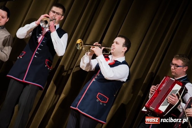 Zdjęcie w galerii na portalu naszraciborz.pl: Źródło tańcuje dla chorego Michałka wiadomości z regionu