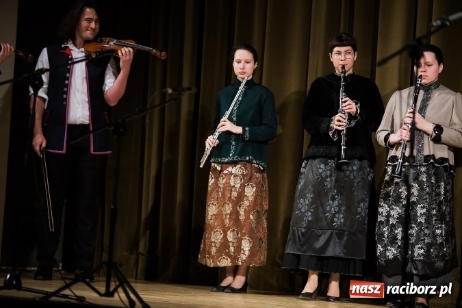Zdjęcie w galerii na portalu naszraciborz.pl: Źródło tańcuje dla chorego Michałka wiadomości z regionu