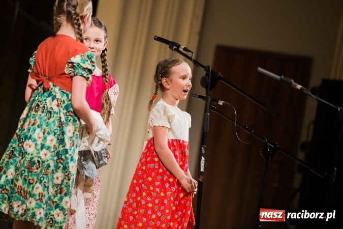 Zdjęcie w galerii na portalu naszraciborz.pl: Źródło tańcuje dla chorego Michałka wiadomości z regionu