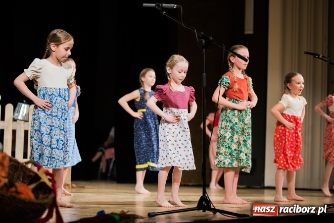 Zdjęcie w galerii na portalu naszraciborz.pl: Źródło tańcuje dla chorego Michałka wiadomości z regionu