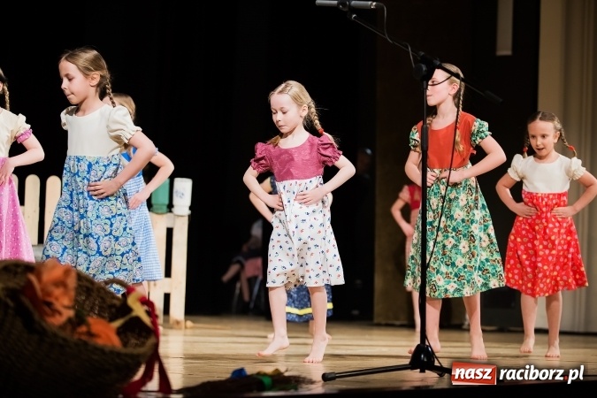 Zdjęcie w galerii na portalu naszraciborz.pl: Źródło tańcuje dla chorego Michałka wiadomości z regionu