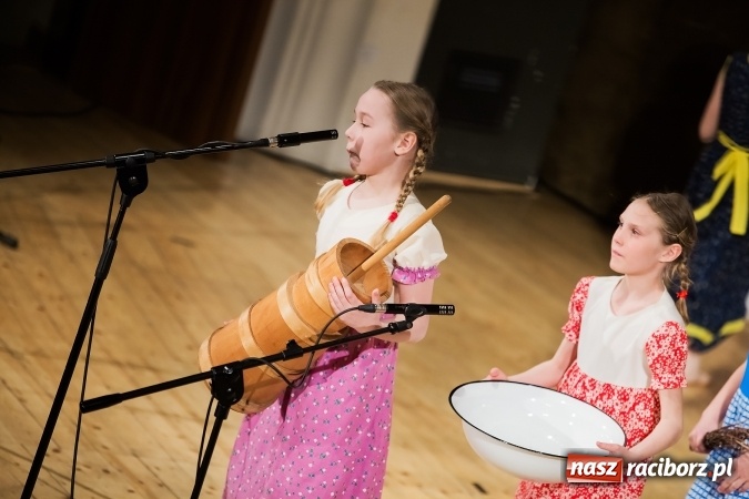 Zdjęcie w galerii na portalu naszraciborz.pl: Źródło tańcuje dla chorego Michałka wiadomości z regionu