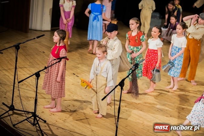 Zdjęcie w galerii na portalu naszraciborz.pl: Źródło tańcuje dla chorego Michałka wiadomości z regionu