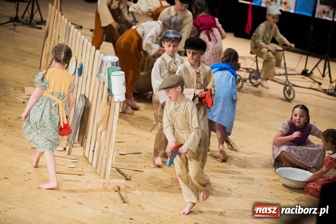 Zdjęcie w galerii na portalu naszraciborz.pl: Źródło tańcuje dla chorego Michałka wiadomości z regionu