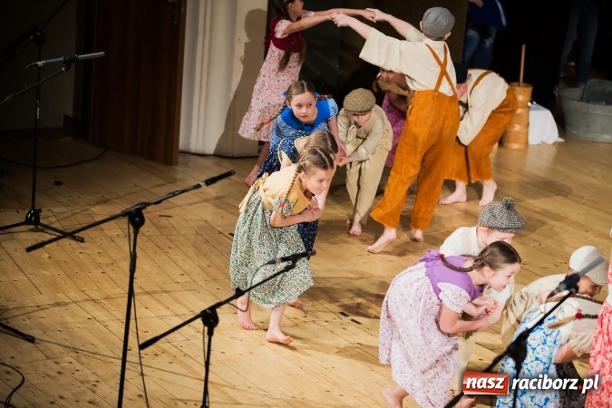 Zdjęcie w galerii na portalu naszraciborz.pl: Źródło tańcuje dla chorego Michałka wiadomości z regionu